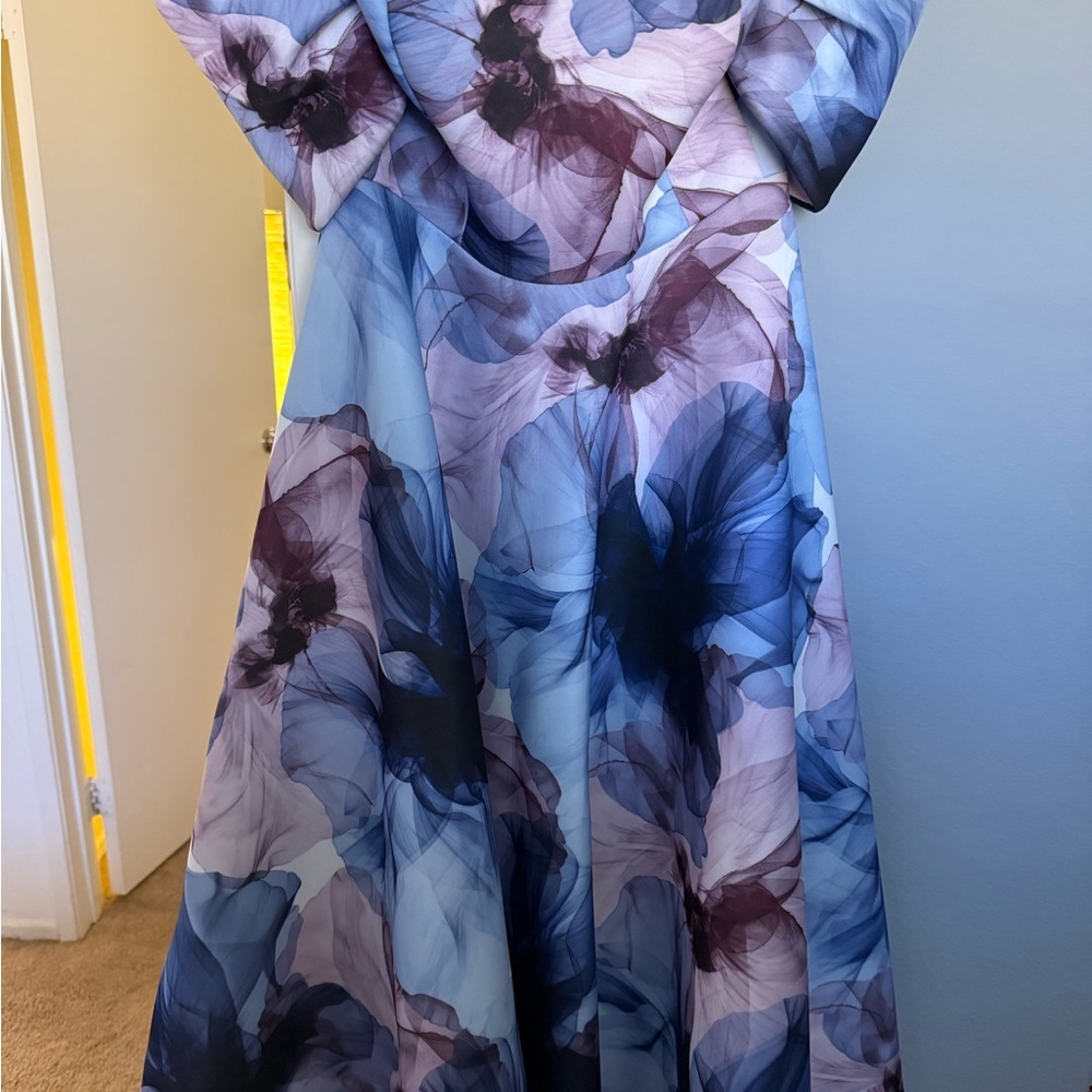 Elegant Floral Off-Shoulder Midi Dress - Picture 4 of 5
